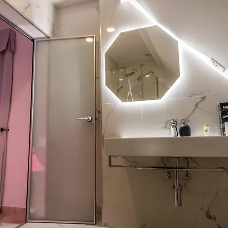 住宿加早餐酒店 Saunu Dvor Tolminski Lom