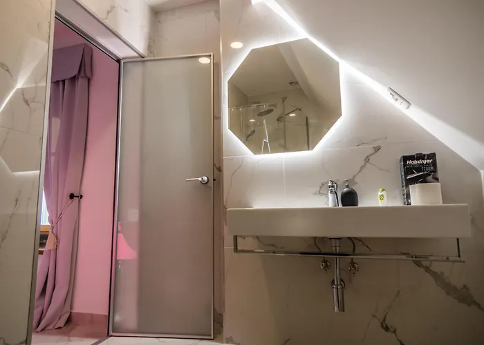 Oda ve Kahvaltı Saunu Dvor Tolminski Lom